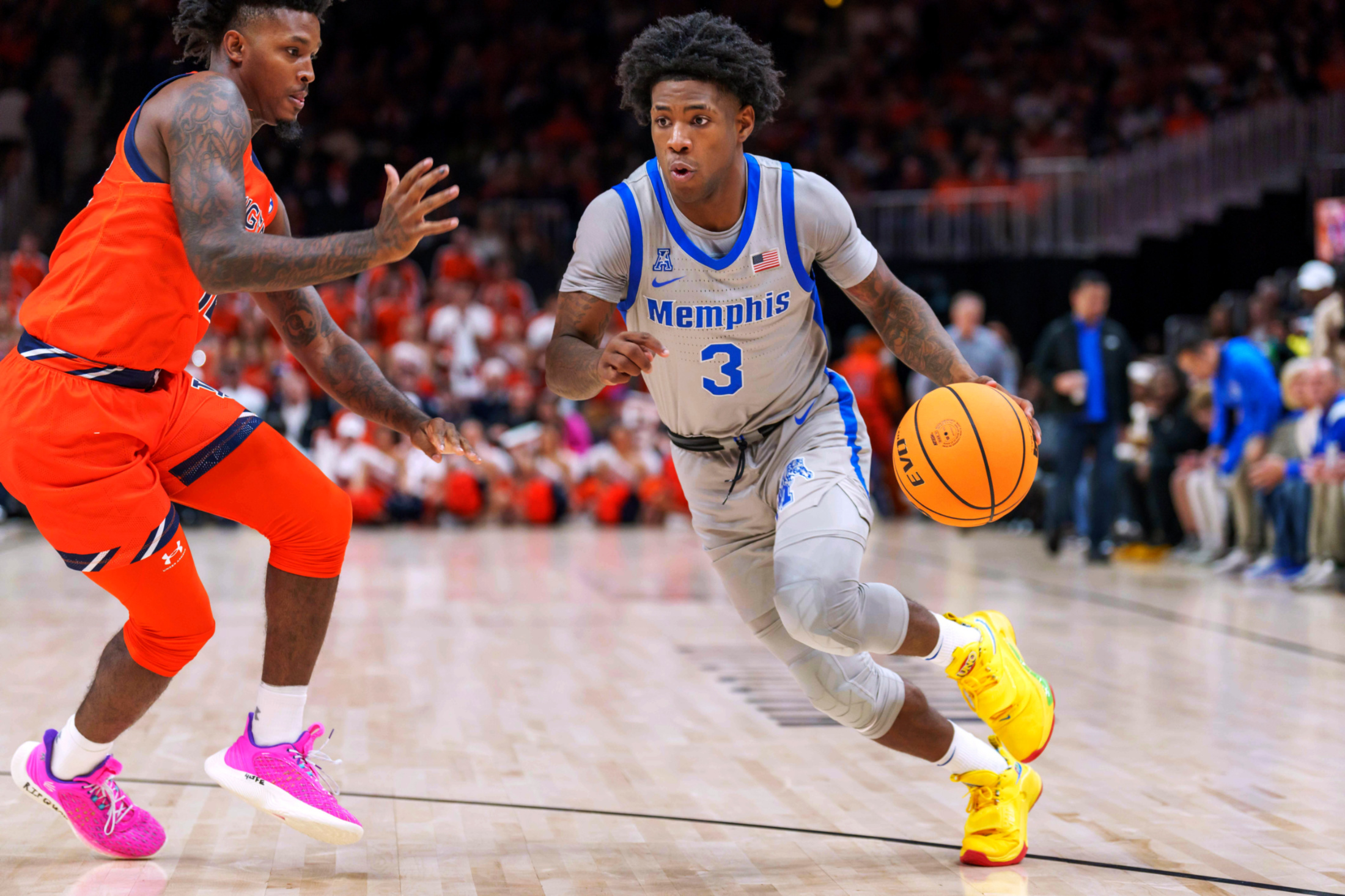 关于圣安东尼奥马刺迎CBA季后赛关键赛；关键时刻队长鼓劲；话题不断；身体对抗强度拉满的信息