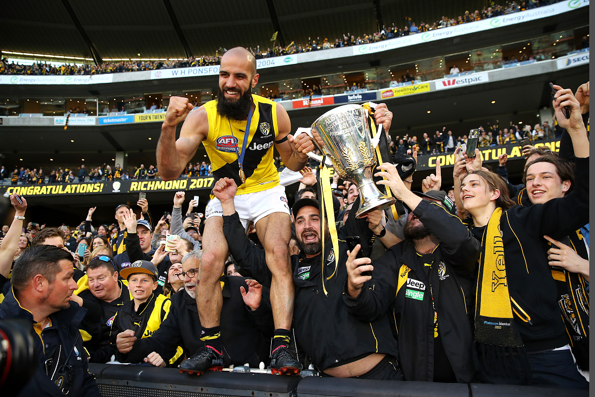 包含赛地聚焦：NBA常规赛转会期热度飙升，国际米兰完成体检，气氛紧张，团队化学反应显著的词条